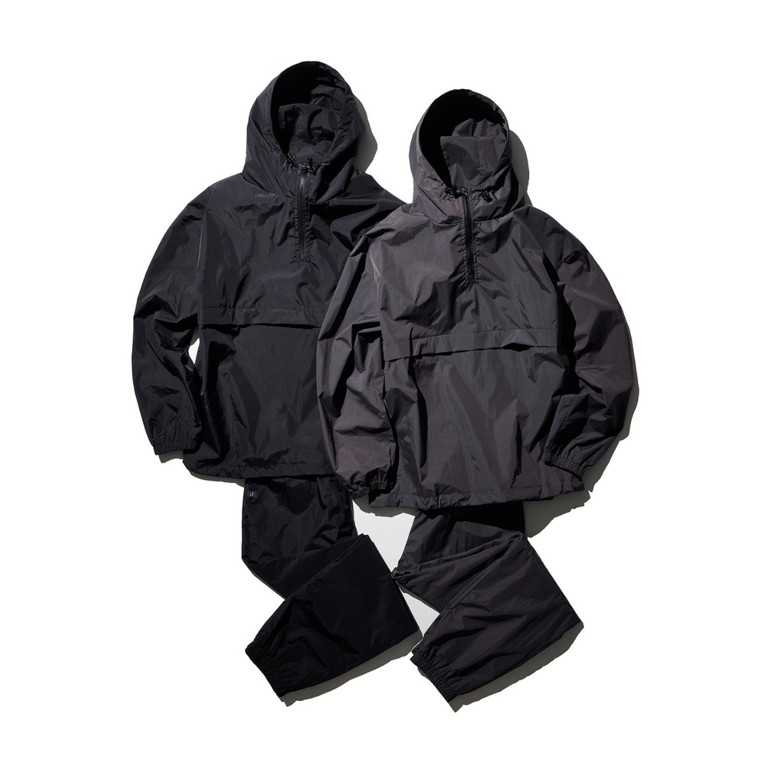 ESSENTIALS ブラック レインウェア セットアップ 8_99b0b3b4-fee9-4c18-8d78-